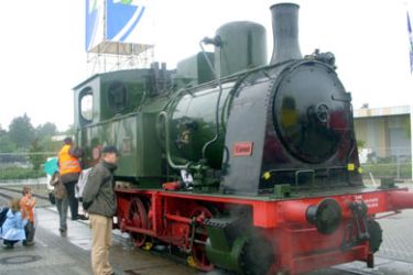 أول قطار بخار ألماني يتحرك بسرعة 25 كم/ساعة (الجزيرة نت)