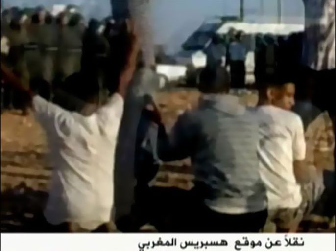 مواجهات بين الأمن المغربي ومحتجين في مخيم قرب مدينة العيون بالصحراء الغربية - نقلآ عن موقع هسبريس المغربي