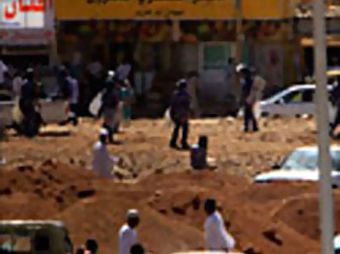 r_Heavily armed police patrol Khartoum's main streets January 30, 2011. Police beat and arrested students in central Khartoum, witnesses said on Sunday, as demonstrations