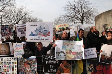 المظاهرة امام السفارة الليبية بلندن