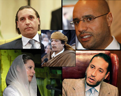 القذافي يتوسط أربعة من أولاده وهم: من الأعلى يمين سيف الإسلام وهنيبعل,ومن الأسفل يمين الساعدي وعائشة القذافي