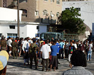 اعتقالات بكريتر قرب مخيم ساحة الحرية (الجزيرة)