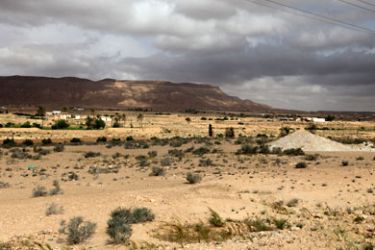 epa02691269 A view of the area leading to the Southern Tunisian Libyan border of Dehiba, Tunisia, 16 April 2011.
