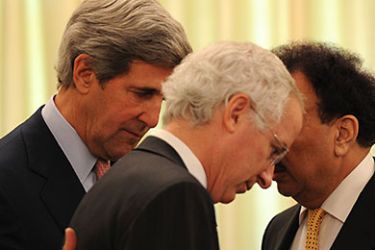 US Senator John Kerry (L) and US Ambassador to Pakistan Cameron Munter (C) listens to Pakistani Interior Minister Rehman Malik (R) as they wait for Pakistani Prime Minister Yousuf Raza Gilani in Islamabad on May 16, 2011.