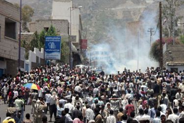 Yemeni anti-government demonstrators protest in Taiz (Taez), south of the capital Sanaa, on May 12, 2011 where police shot dead two protesters.