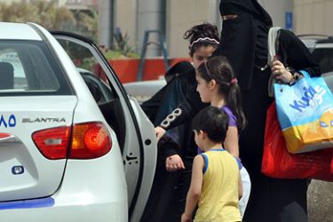 A Saudi woman and her children get into a taxi in Riyadh on June 14, 2011, three days before a June 17 nationwide campaign by Saudi women who are planning to take the wheel in protest against a driving ban which is unique to the kingdom that applies a strict version of Sunni Islam. AFP PHOTO/FAYEZ NURELDINE
