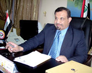 المفتش العام لوزارة الصحة الدكتور عادل محسن يعلن اعتقال ثلاث عصابات (الجزيرة نت)