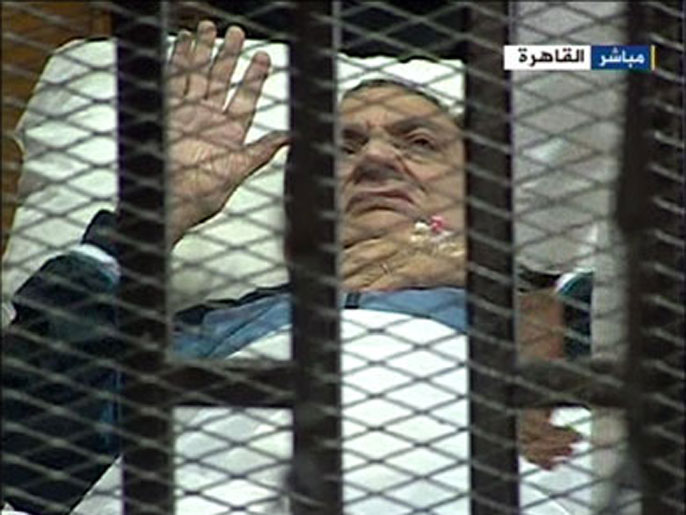 ‪مبارك في جلسة محاكمته‬ مبارك في جلسة محاكمته