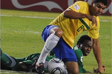 afp-COLOMBIA : Brazil's Carlos Casemiro (L) vies for the ball with Motaz Hawsawi of Saudi Arabia during their FIFA World Cup U20 football match held at Metropolitano stadium in Barranquilla, Colombia, on August 10 , 2011