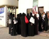 السعوديات اعترضن سابقا على حرمانهن من الترشح والتصويت (الجزيرة نت-أرشيف)