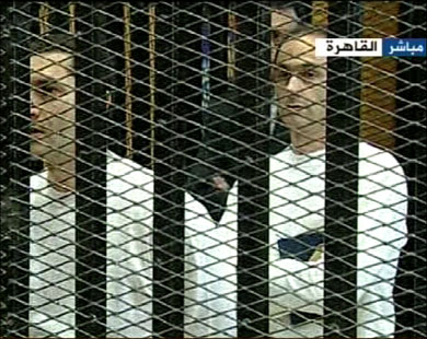 جمال وعلاء مبارك يحاكمان حاليا بتهم عدة بينها الفساد (الجزيرة-أرشيف)