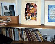 بعض لوحات النجار في مكتبته (الجزيرة نت)