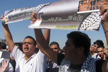 انتفاضة فلسطينية أمام سجن عوفر - ميرفت صادق- رام الله