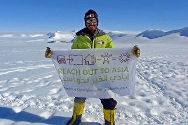 الشيخ محمد بن عبدالله آل ثاني يتسلق أعلى جبل في القطب الجنوبي "فنسون"