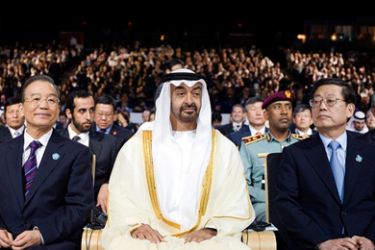 epa03062709 A handout photograph made available by the Abu Dhabi Crown Prince Court, shows Chinese Prime Minister Wen Jiabao (L), Crown Prince of Abu Dhabi Deputy Supreme Commander of the UAE Armed Forces Sheikh Mohamed bin Zayed Al Nahyan (C) and Prime Minister of South Korea Kim Hwang-sik (R) during the opening ceremony of the World Future Energy Summit 2012, in Abu Dhabi, United Arab Emirates, 16 January 2012.