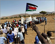 علم جنوب السودان مرفوعا من قبل مؤيدي الحركة الشعبية في جنوب كردفان
