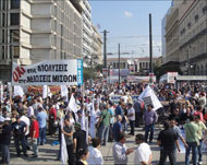 مظاهرة سابقة وسط أثينا احتجاجا على سياسات التقشف الحكومية (الجزيرة نت-أرشيف) 