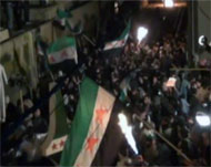 مظاهرات ليلية بمدن سورية للمطالبة برحيل النظام ونصرة للمدن التي تتعرض للقصف (الجزيرة-أرسيف)
