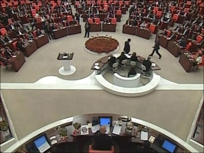 البرلمان التركي سيجري تعديلات دستورية طالب بها الكردستاني لإنهاء الصراع (الجزيرة نت)