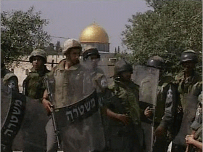 إسرائيل تفرض قيوداً على دخول المصلين الى المسجد الأقصى