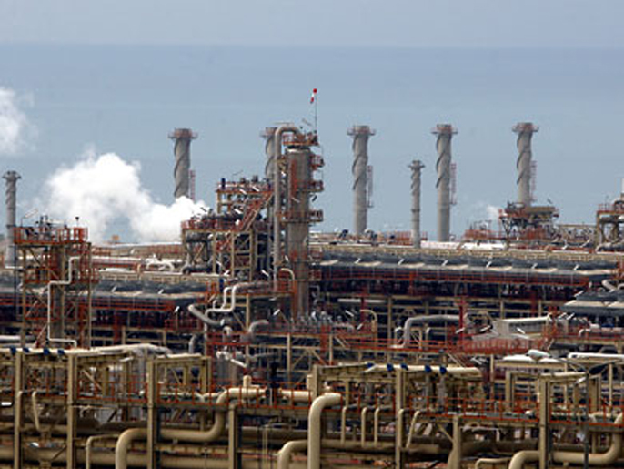 ‪‬ العقوبات الأميركية والأوروبية خفضت صادرات إيران من النفط بنحو 50%(الأوروبية)