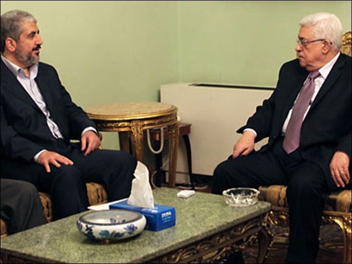 لقاءات عباس ومشعل في القاهرة حسمت الكثير من الخلافات (الفرنسية-أرشيف)