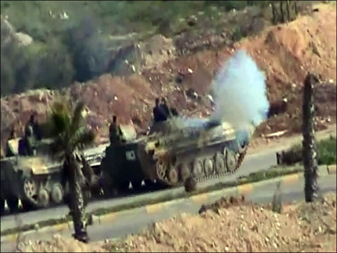 ‪الجيش الحكومي يواصل اقتحام المدن والبلدات لقمع الثورة الشعبية ضد الأسد‬ (صورة بثها ناشطون على الإنترنت)