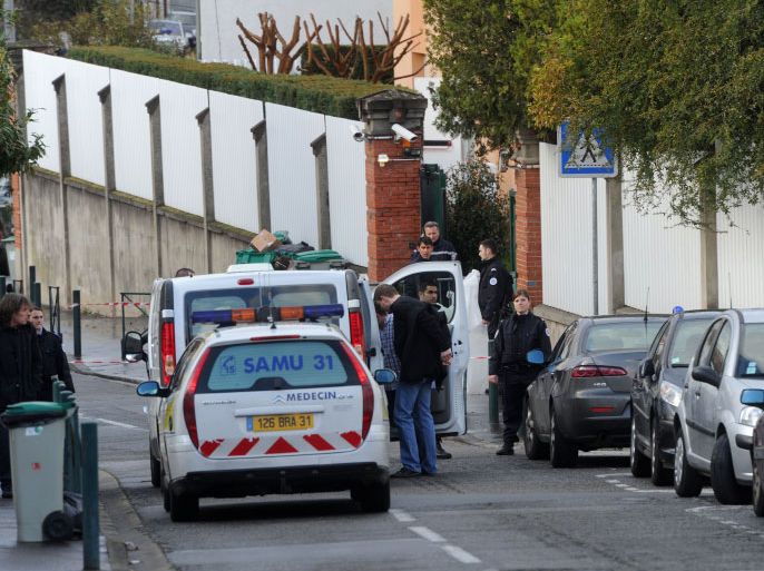Policemen and rescue units are at work near the "Ozar Hatorah" Jewish school, on March 19, 2012 in Toulouse, southwestern France, where four people (three of them children), were killed and two seriously wounded when a gunman opened fire. This is the third gun attack in a week by a man who fled on a motorbike. AFP PHOTO / ERIC CABANIS