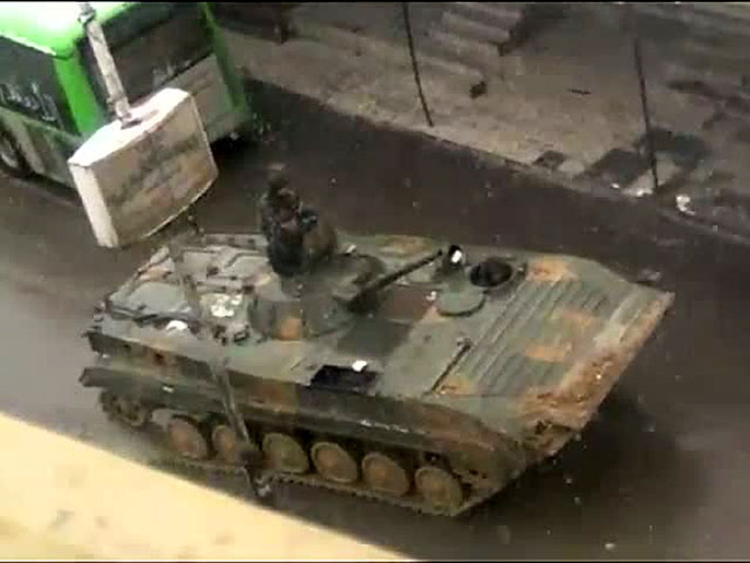 ‪الجيش السوري ينشر دباباته في مدن عدة ويواصل قصفه للمدنيين‬ الجيش السوري ينشر دباباته في مدن عدة ويواصل قصفه للمدنيين (الجزيرة)