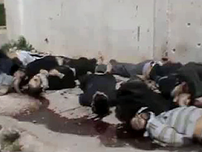 نشطاء الثورة السورية اتهموا قوات النظام بارتكاب العديد من المجازر(الفرنسية)