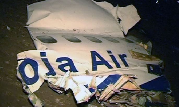 سقوط طائرة ركاب باكستانية وتحطمها