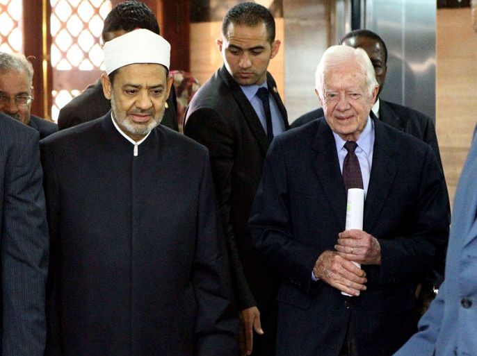 KLD1526 - Cairo, -, EGYPT : Egyptian Grand Imam of Al-Azhar Ahmed al-Tayeb (L) greets former US president Jimmy Carter upon the latter's arrival for a meeting in Cairo on May 24, 2012. Carter is on an official visit to Egypt with a delegation from his Carter Center to monitor the country's first free presidential election. AFP PHOTO/KHALED DESOUKI