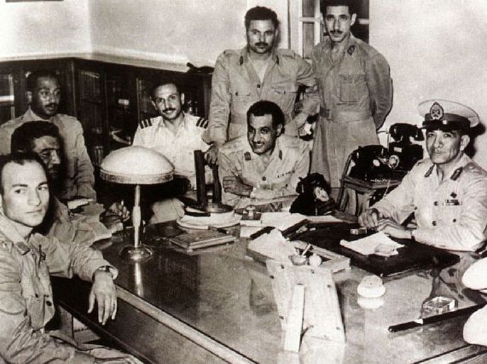 الرئيس محمد نجيب في مكتب الفريق حسين فريد بعد الأستيلاء عليه