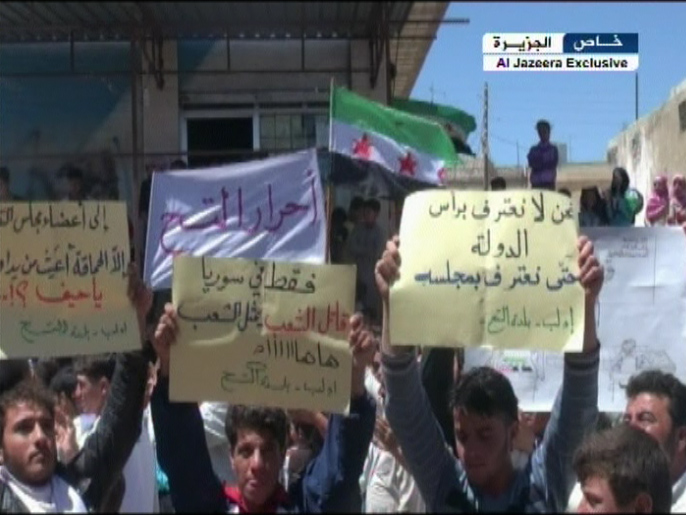 مظاهرات حاشدة خرجت الجمعة في العديد من المدن السورية (الجزيرة)