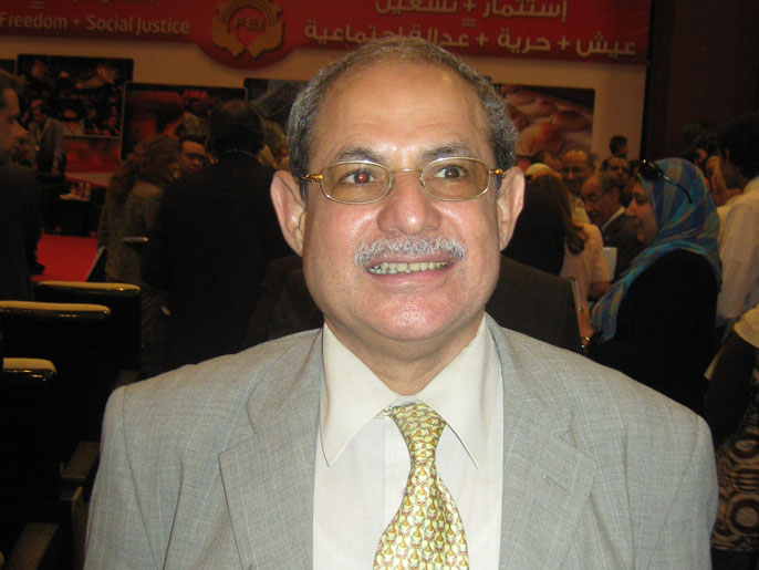 عبد العظيم توقع أن تنعكس إحالة نجلي مبارك إيجابا على مستقبل بورصة مصر (الجزيرة نت)