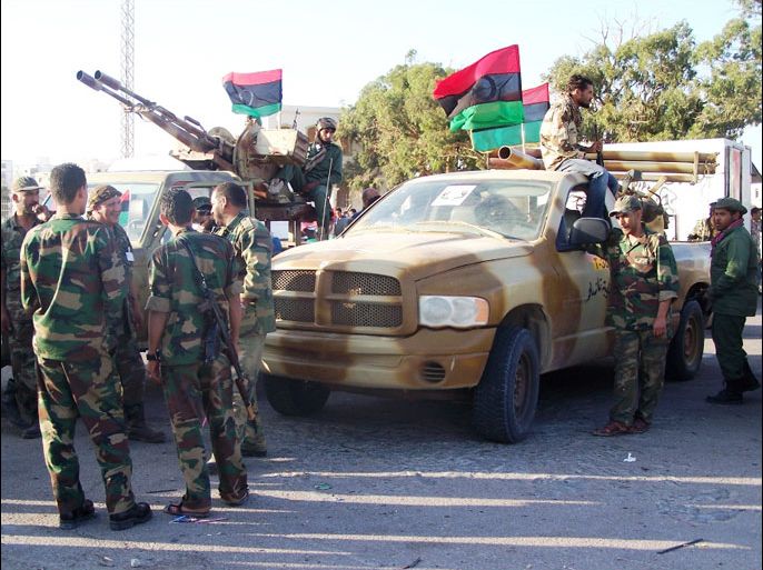 قوات الثوار في بنغازي،والتعليق كالتالي:مسؤولية قوات ثوار ليبيا محاربة الانفصال