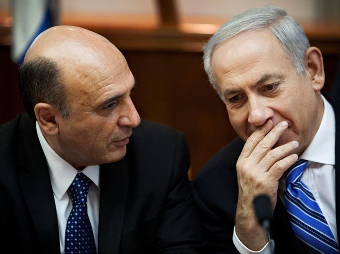 Israel's Prime Minister Benjamin Netanyahu (R) and newly appointed minister Shaul Mofaz attend the weekly cabinet meeting in Jerusalem May 13, 2012. Israel and the Palestinian Authority issued a rare joint statement on Saturday, saying they were committed to peace after Netanyahu dispatched an envoy to meet Palestinian President Mahmoud Abbas