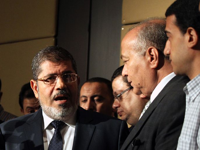 epa03277391 Egyptian Presidential candidate Mohamed Morsi (L) is seen before his press conference in Cairo, Egypt, 22 June 2012. Morsi, the Muslim Brotherhood's presidential candidate, on 22 June criticized Egypt's military rulers for granting themselves sweeping powers in an interim constitution and dissolving the lower house of parliament. He also warned against "tampering" with the result of last week's presidential elections, which pitted him against Ahmed Shafiq, an ex-military general. EPA