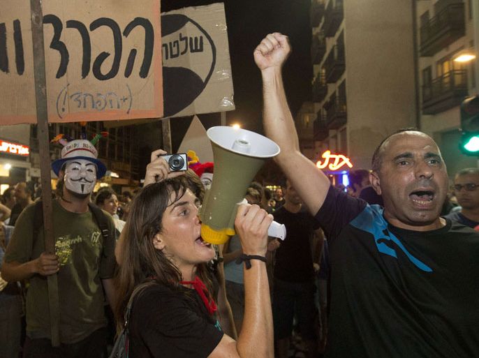 Tel Aviv, -, ISRAEL : Israeli social justice protesters demonstrate in Rothschild boulevard, in the Mediterranean city of Tel Aviv, on July 23, 2011. Social activists set up a tents on Rothschild Boulevard to protest the cost of housing in Israel. That act sparked a protest movement that swept Israel, with tent encampments sprouting up in cities throughout the country. AFP PHOTO / JACK GUEZ