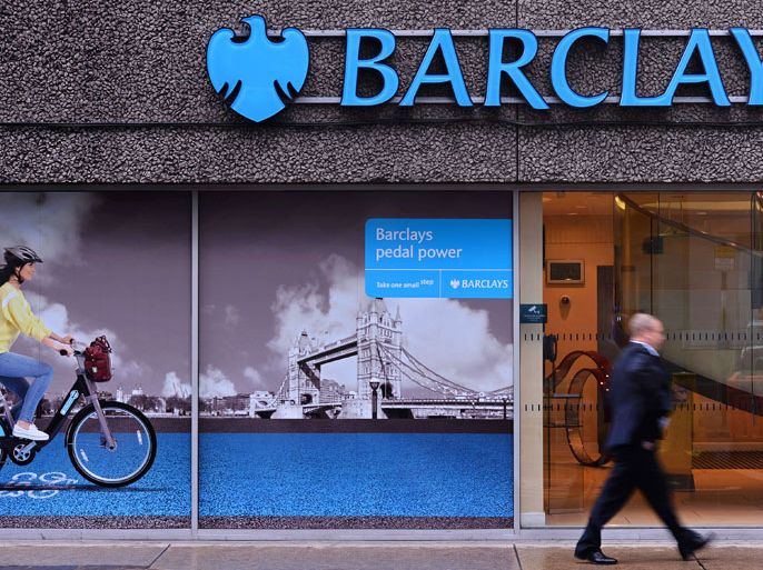 AA982 - London, Greater London, UNITED KINGDOM : A man walks past a branch of Barclays bank in central London, on July 3, 2012. Barclays on Tuesday said that its chief operating officer Jerry del Missier had become the latest high-profile executive to resign over a rate rigging scandal at the British banking giant. The move came hours after Bob Diamond announced he was stepping down over an interbank loan rate scandal. Agius had announced he would quit on Monday. AFP PHOTO / CARL COURT
