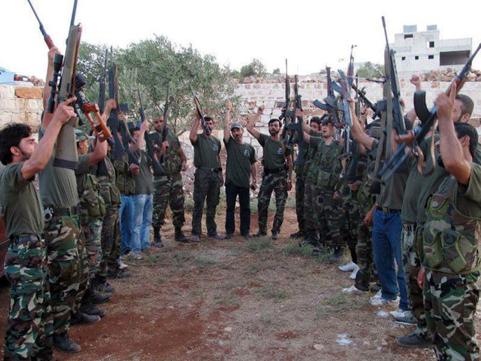 الضباط المنشقون أعلنوا انضمامهم إلى الجيش السوري الحر (الفرنسية)