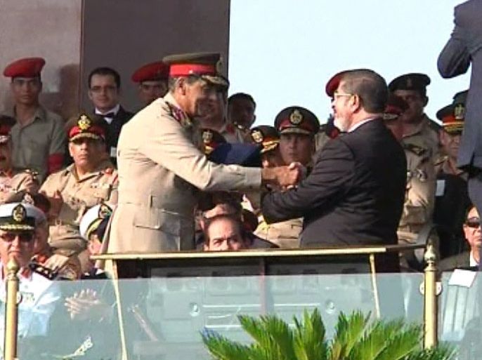 طنطاوي يسلم السلطة رسميآ لمرسي