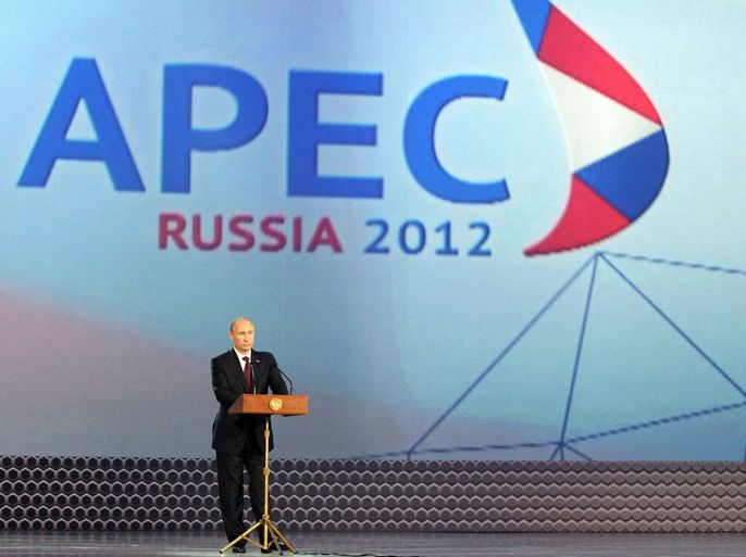 epa03389704 Russian President Vladimir Putin delivers his speech during an official dinner of the Asian-Pacific Economic Cooperation (APEC) Summit in Vladivostok, Russia, 08 September 2012. An APEC Leader's Summit, which is attended by foreign dignitaries such as US Secretary of State Hillary Rodham Clinton and Chinese President Hu Jintao, takes place on 08 and 09 September 2012 and is hosted by Russian President Vladimir Putin. EPA/MIKHAIL KLIMENTYEV/RIA NOVOSTI/KREMLIN POOL MANDATORY CREDIT