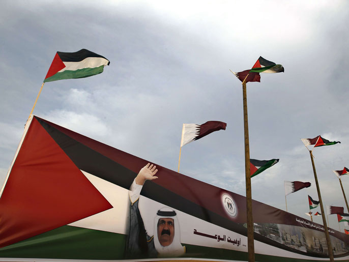 ‪أعلام قطر وصور الأمير انتشرت في شوارع غزة‬ (الفرنسية)