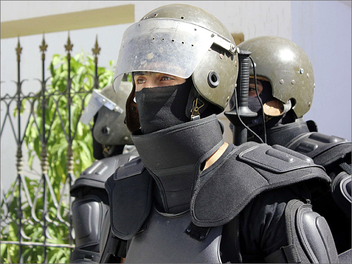 ‪عناصر الأمن طالبوا بتشريعات تحميهم أثناء عملهم‬  (رويترز)