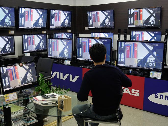 SEOUL, SOUTH KOREA - APRIL 13: A man watches a television broadcast reporting the North Korea launched the long-range missile at the Yongsan electronic market on April 13, 2012 in Seoul, South Korea. North Korea is believed to have launched the long-range missile at 7:39am local time, according to South Korean Defense Ministry, and seems to have disintegrated midair and fallen into the sea.