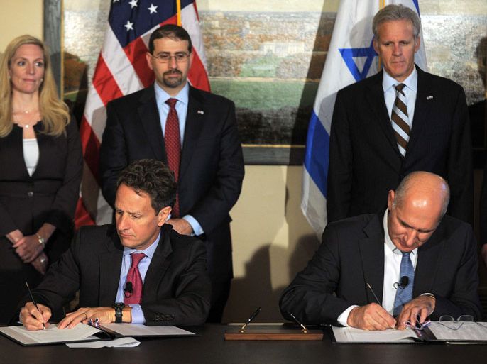 US Treasury Secretary Tim Geithner (L) and Israeli Finance Ministry Director General Doron Cohen sign a Memorandum of Understanding (MOU) at the Treasury Department in Washington, DC, on October 24, 2012 establishing a new framework for administering the recently extended US-Israel Loan Guarantee program. The program is designed to help the Israeli government access financial resources from private capital markets at affordable rates, in order to promote the country’s economic growth and stability. AFP PHOTO/Jewel Samad