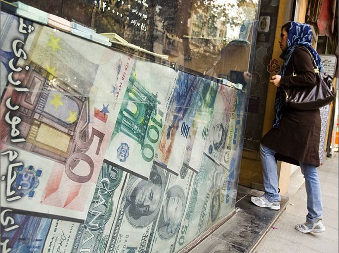• Title:File photo shows a woman entering a currency exchange shop in Tehran's business district