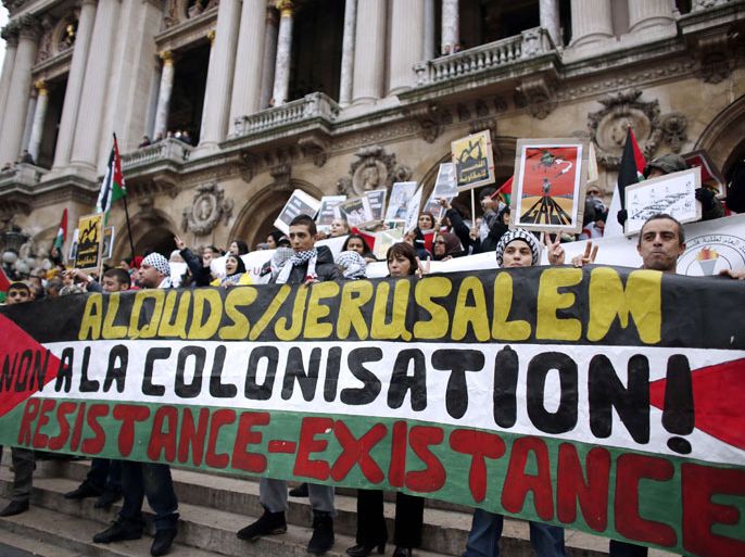 Pro-palestinian supporters and members of the National Collective for a fair peace between Palestinians and Israeli (Collectif National pour une paix juste entre Palestiniens et Israéliens), demonstrate with a banner reading "No to colonization !" in front of the Opera Garnier on November 17, 2012 in Paris to protest against Israel's ongoing airstrike over Gaza