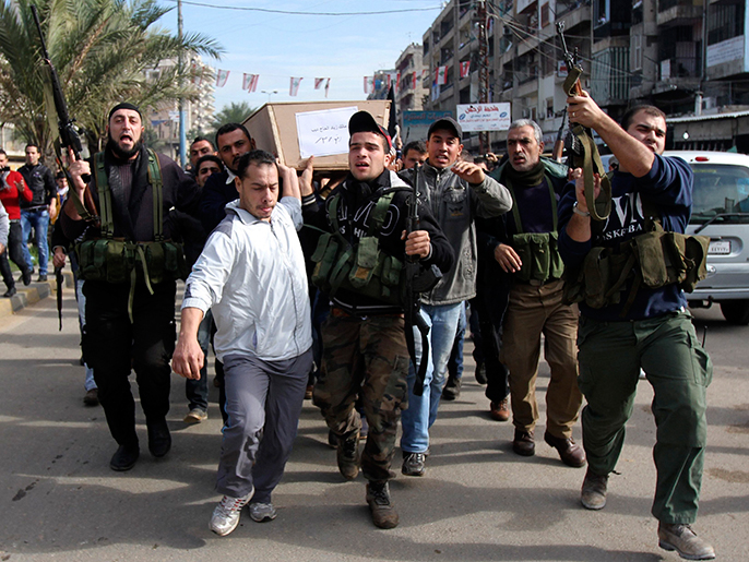 تشييع جنازات ثلاثة شبان سلمتهم سوريا للبنان (رويترز)